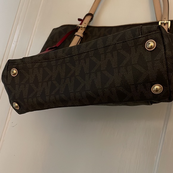 Micheal Kors Jet Set tote - Picture 4 of 4